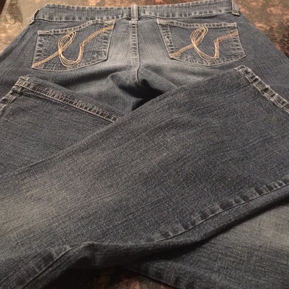 Bebe Jeans Double Button, Cute, Clean, Non-Smoker. - Picture 6 of 8